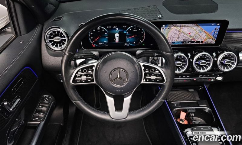 Mercedes Benz GLB-Class GLB220