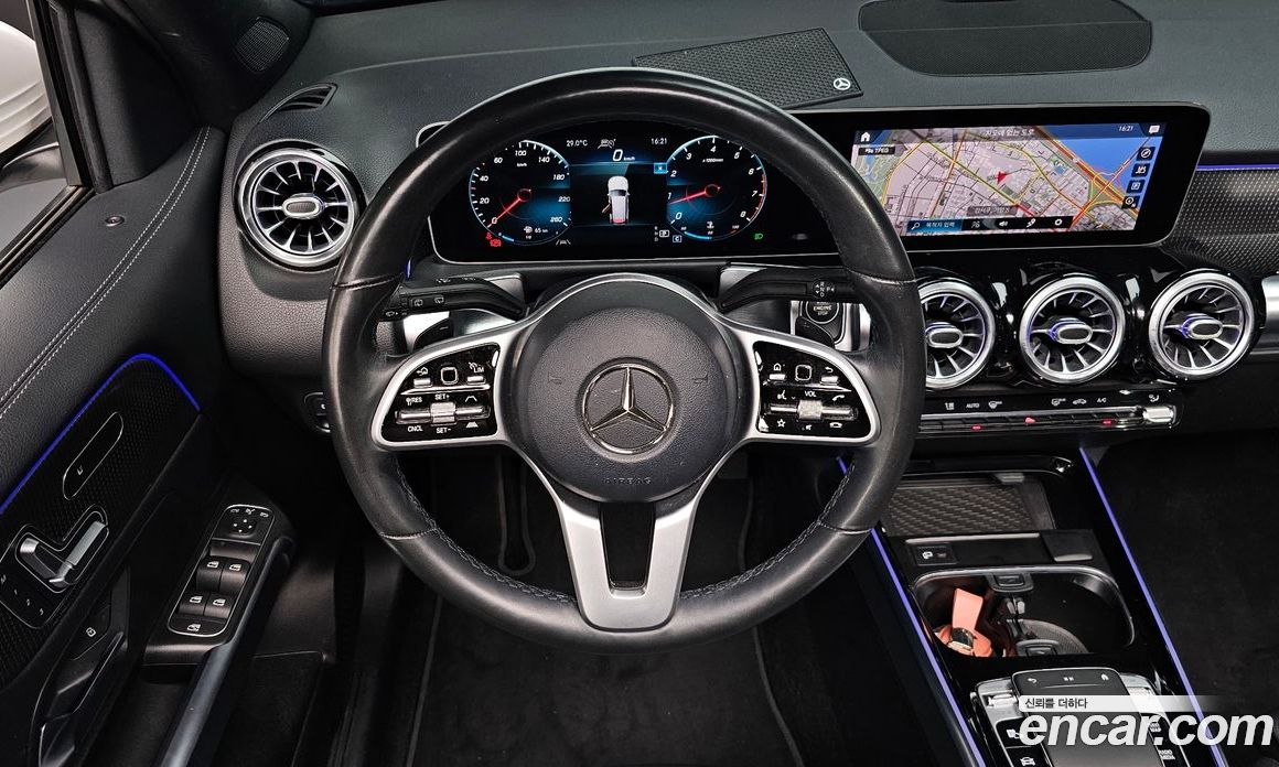 Mercedes Benz GLB-Class GLB220