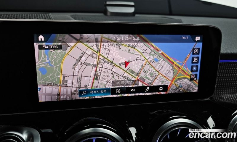 Mercedes Benz GLB-Class GLB220