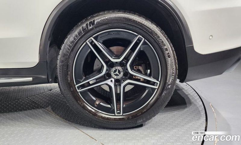 Mercedes Benz GLC-Class GCL300 4MATIC Coupe
