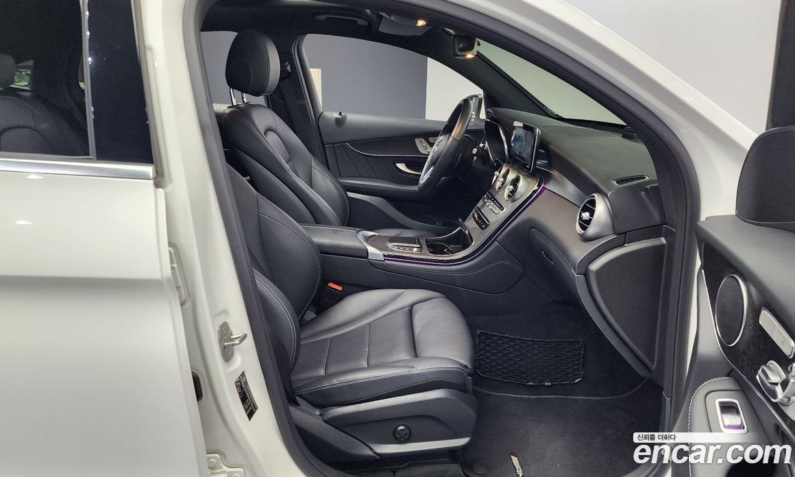 Mercedes Benz GLC-Class GCL300 4MATIC Coupe