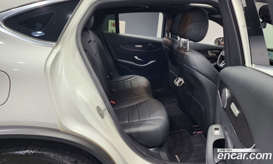 Mercedes Benz GLC-Class GCL300 4MATIC Coupe