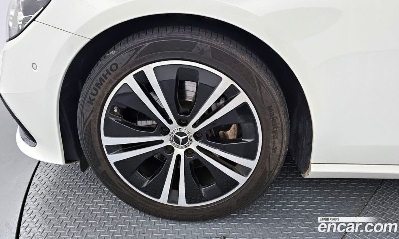 Mercedes Benz E-Class E250 Avantgarde