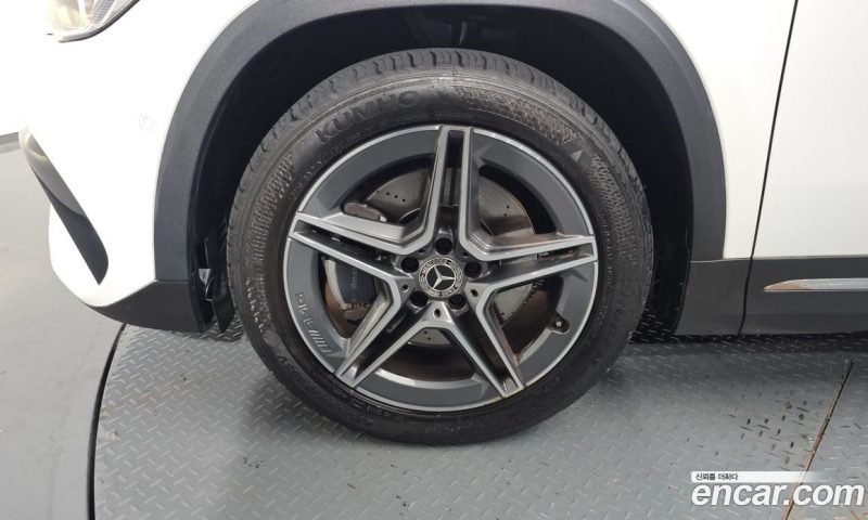 Mercedes Benz GLA-Class GLA250 4MATIC