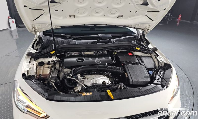 Mercedes Benz GLA-Class GLA250 4MATIC