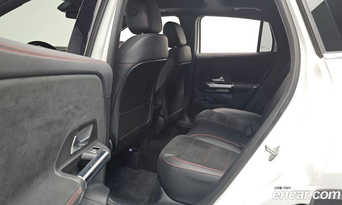 Mercedes Benz GLA-Class GLA250 4MATIC