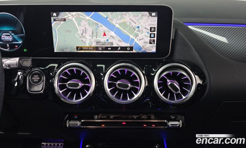 Mercedes Benz GLA-Class GLA250 4MATIC