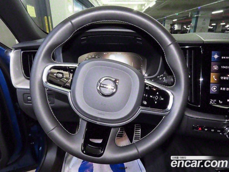 Volvo XC60 T8 R-Design