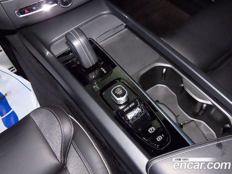 Volvo XC60 T8 R-Design