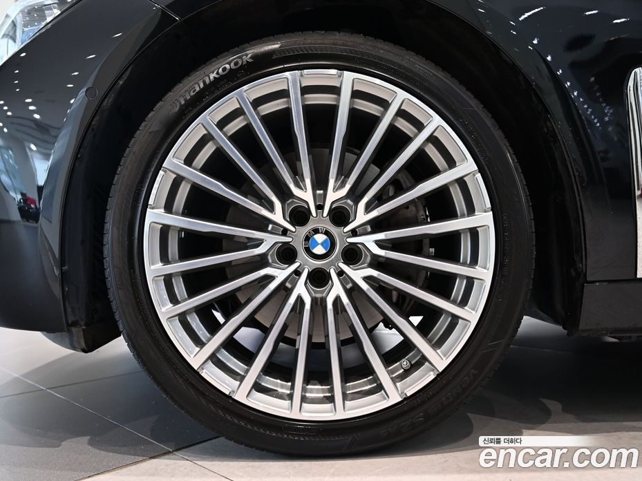 BMW 7-Series 740Li xDrive Design Pure Excellence