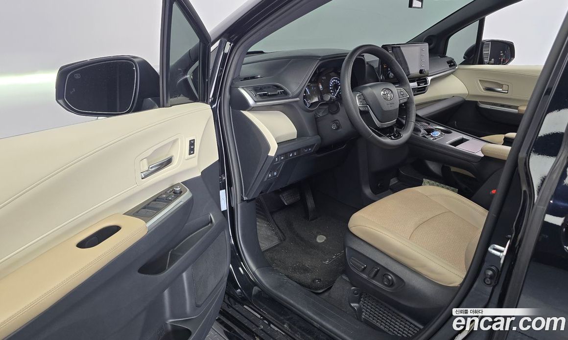 Toyota Sienna 2.5 Hybrid 2WD