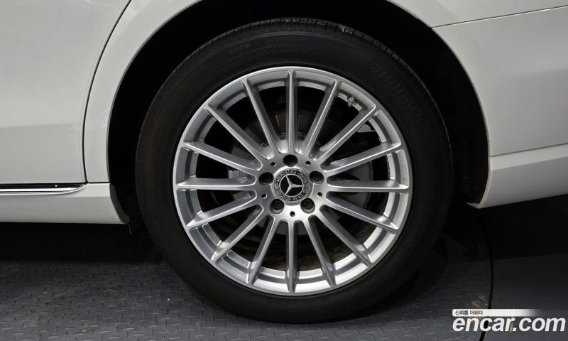Mercedes Benz E-Class E220d 4MATIC Exclusive