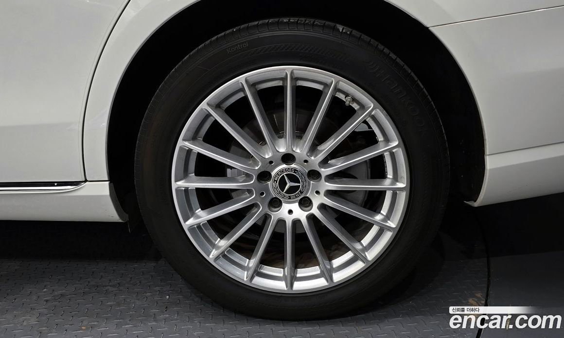 Mercedes Benz E-Class E220d 4MATIC Exclusive