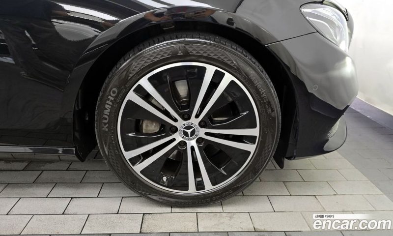 Mercedes Benz E-Class E300 Avantgarde
