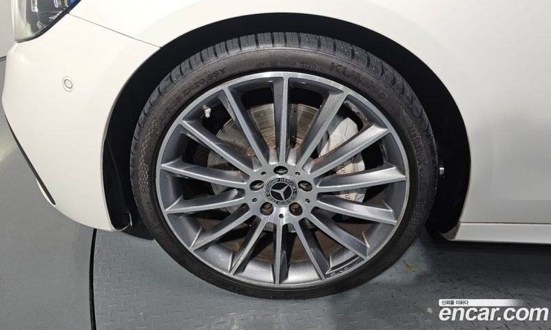 Mercedes Benz E-Class E350 4MATIC AMG Line