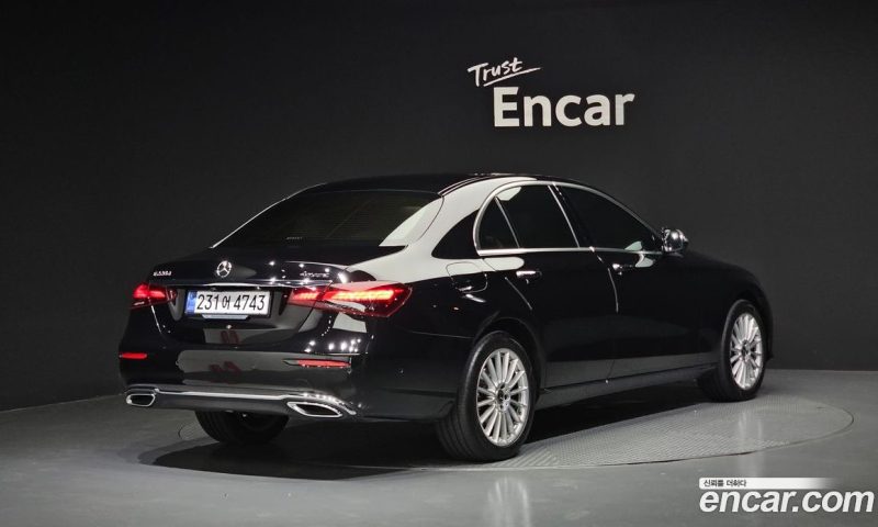 Mercedes Benz E-Class E220d 4MATIC Exclusive