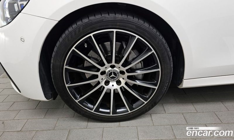 Mercedes Benz E-Class E220d 4MATIC AMG Line