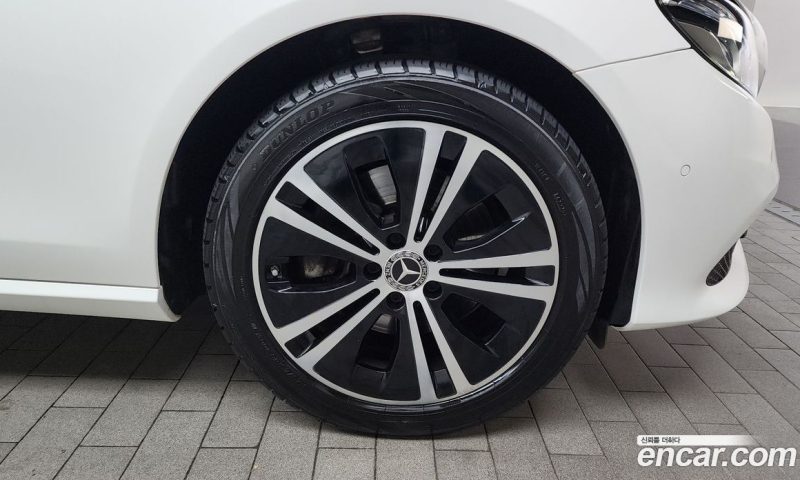 Mercedes Benz E-Class E220d Avantgarde
