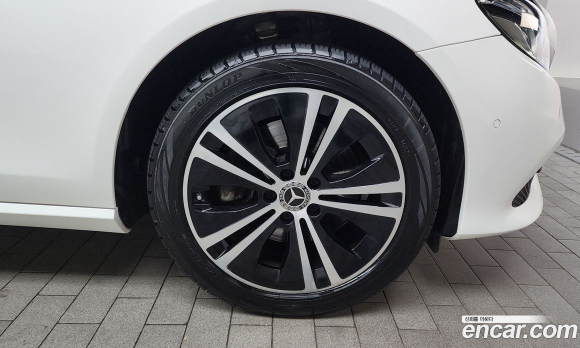 Mercedes Benz E-Class E220d Avantgarde