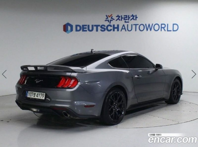 Ford Mustang Coupe
