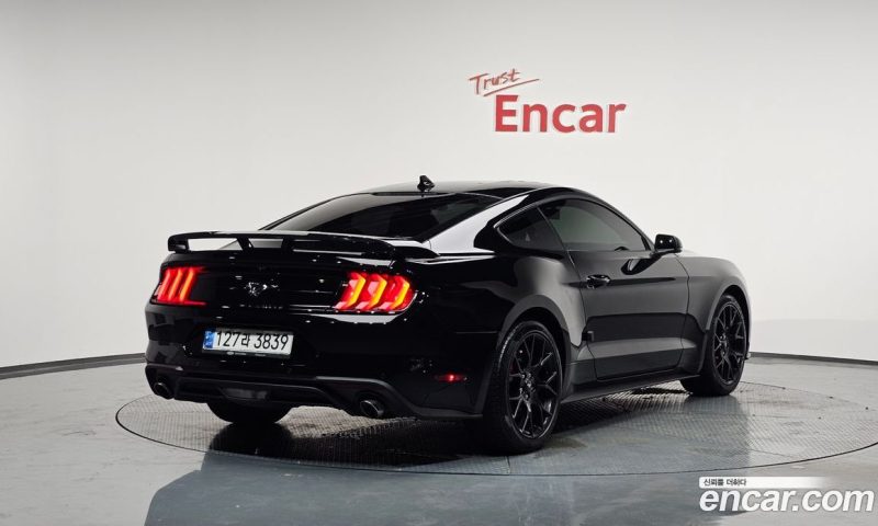Ford Mustang Coupe