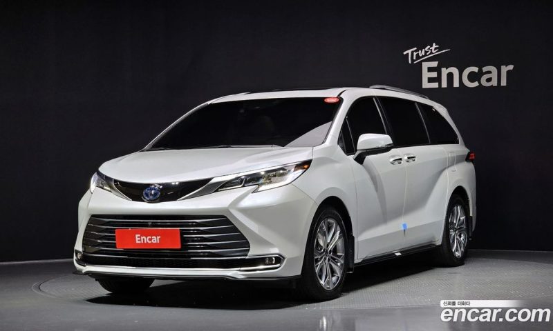 Toyota Sienna 2.5 Hybrid 2WD