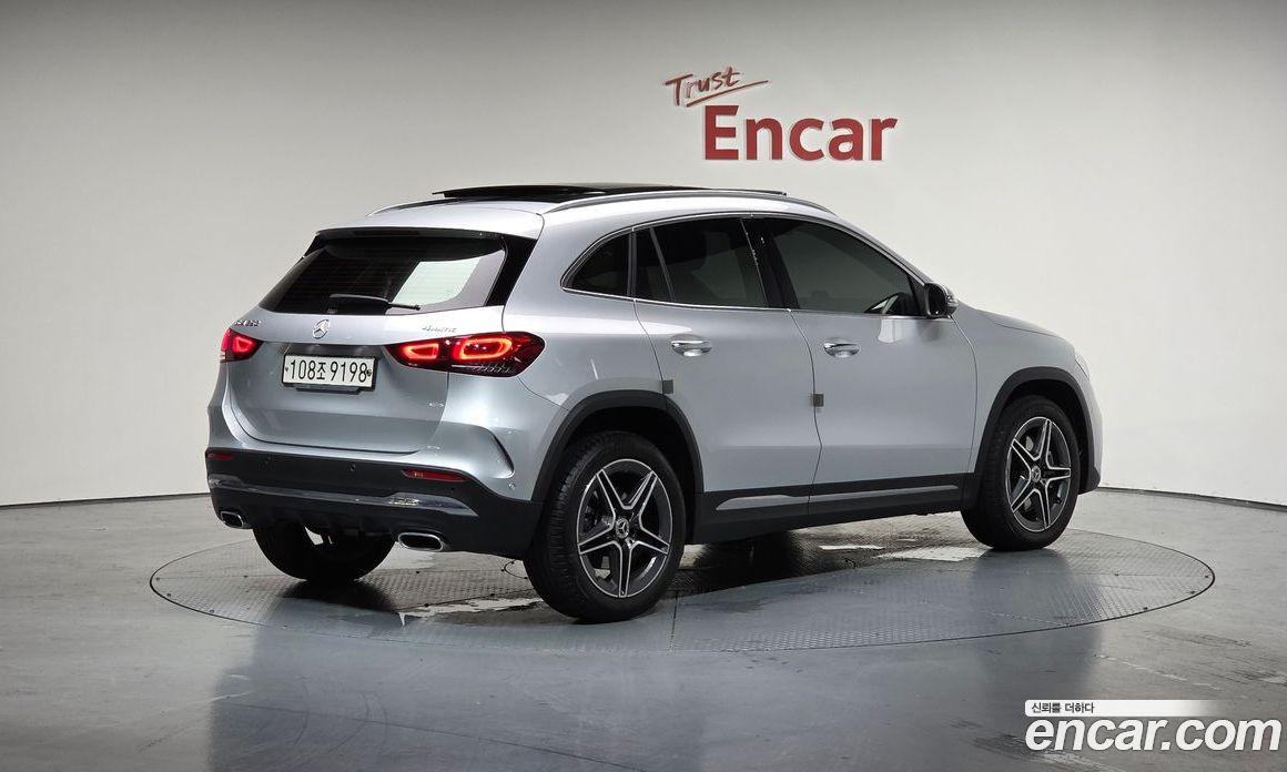 Mercedes Benz GLA-Class GLA250 4MATIC