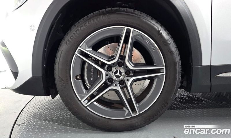 Mercedes Benz GLA-Class GLA250 4MATIC
