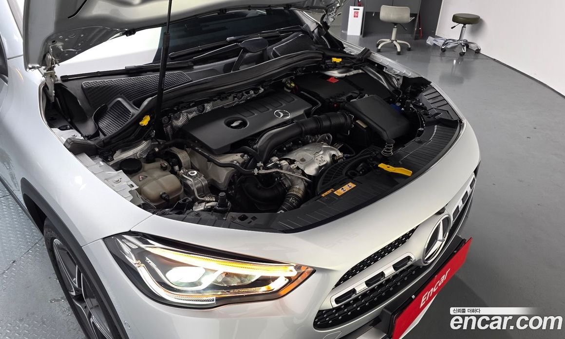 Mercedes Benz GLA-Class GLA250 4MATIC