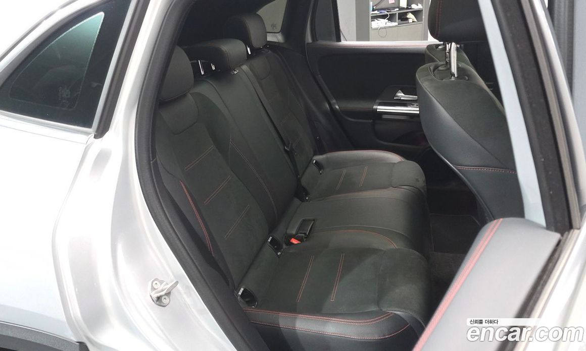Mercedes Benz GLA-Class GLA250 4MATIC