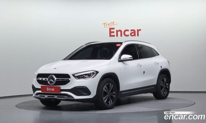 Mercedes Benz GLA-Class GLA220