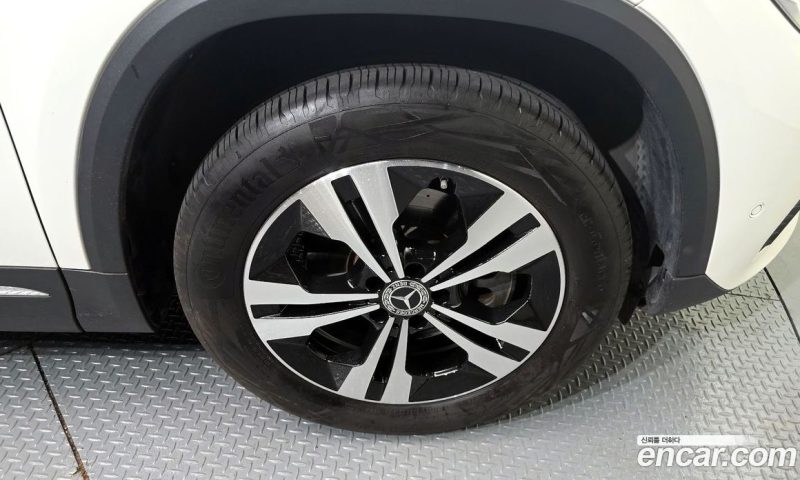 Mercedes Benz GLA-Class GLA220