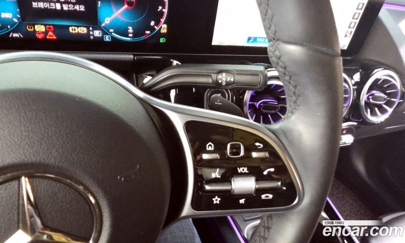 Mercedes Benz GLA-Class GLA220