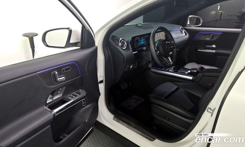 Mercedes Benz GLA-Class GLA220