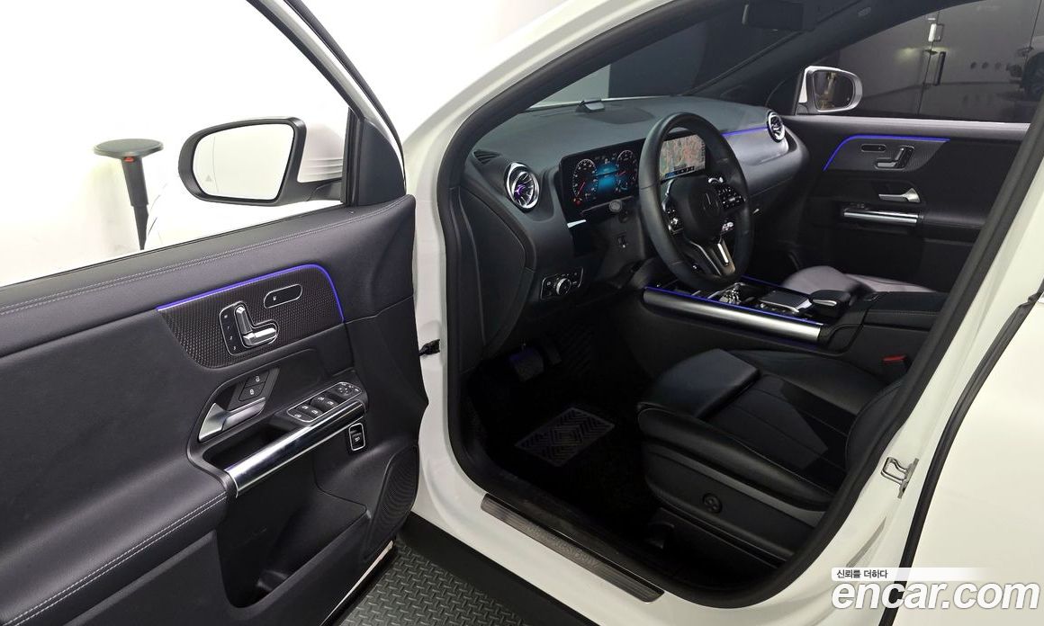 Mercedes Benz GLA-Class GLA220