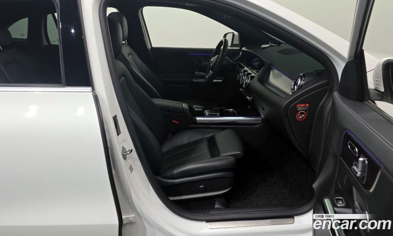 Mercedes Benz GLA-Class GLA220
