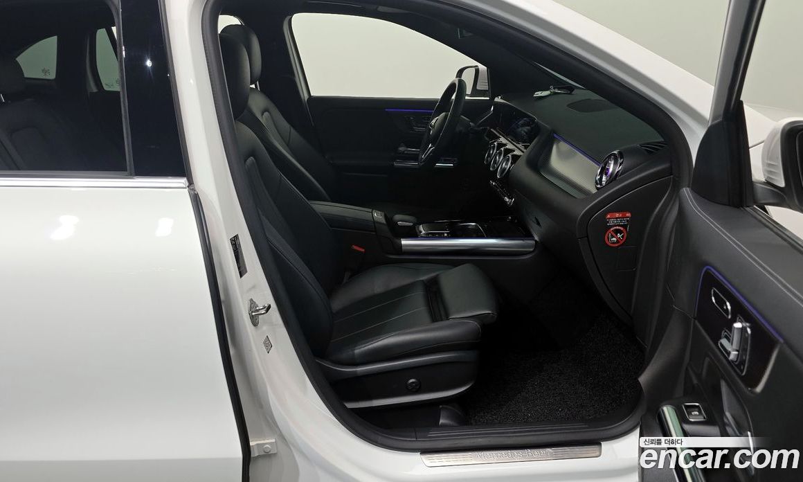 Mercedes Benz GLA-Class GLA220