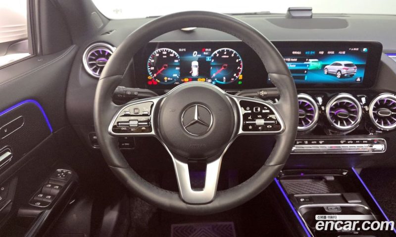 Mercedes Benz GLA-Class GLA220