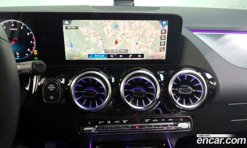 Mercedes Benz GLA-Class GLA220