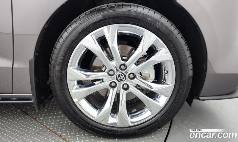 Toyota Sienna 2.5 Hybrid 2WD