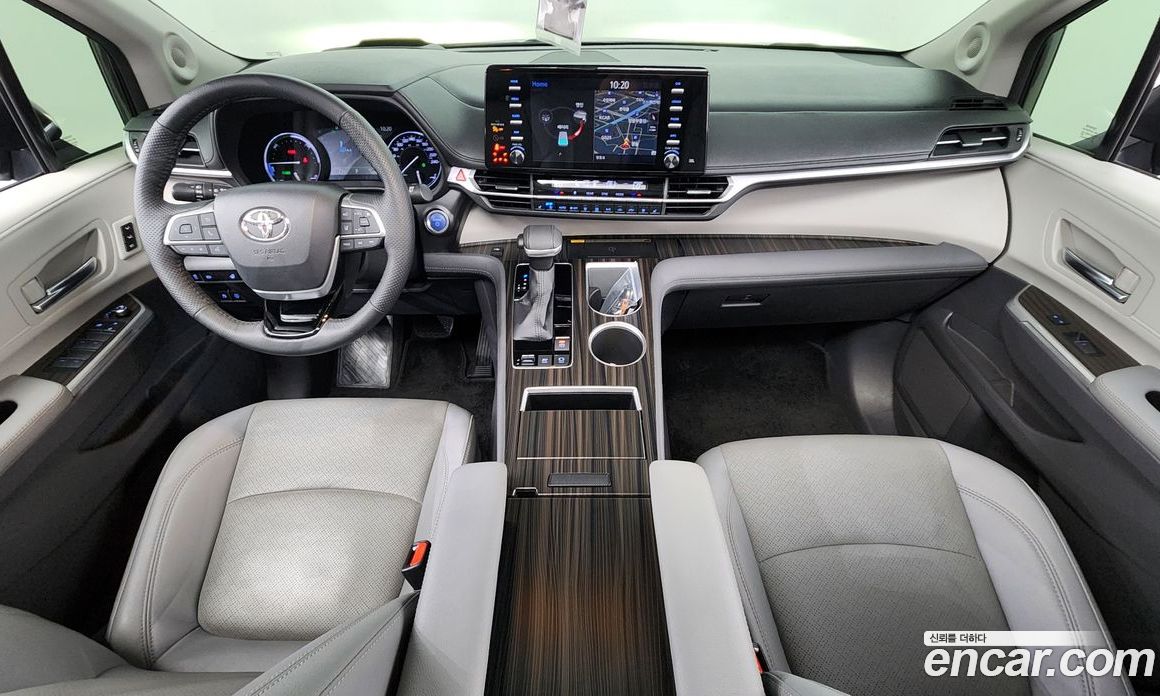 Toyota Sienna 2.5 Hybrid 2WD