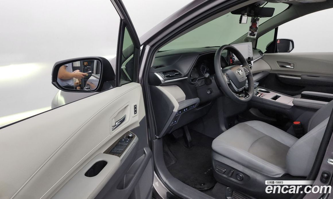 Toyota Sienna 2.5 Hybrid 2WD