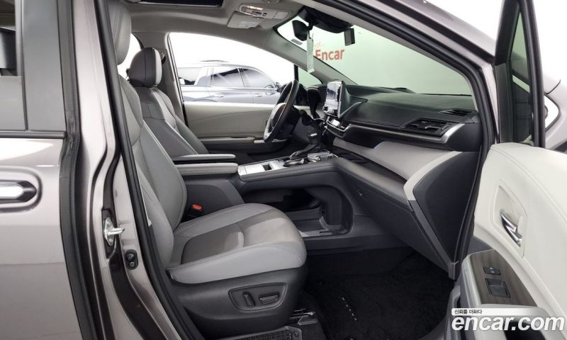 Toyota Sienna 2.5 Hybrid 2WD