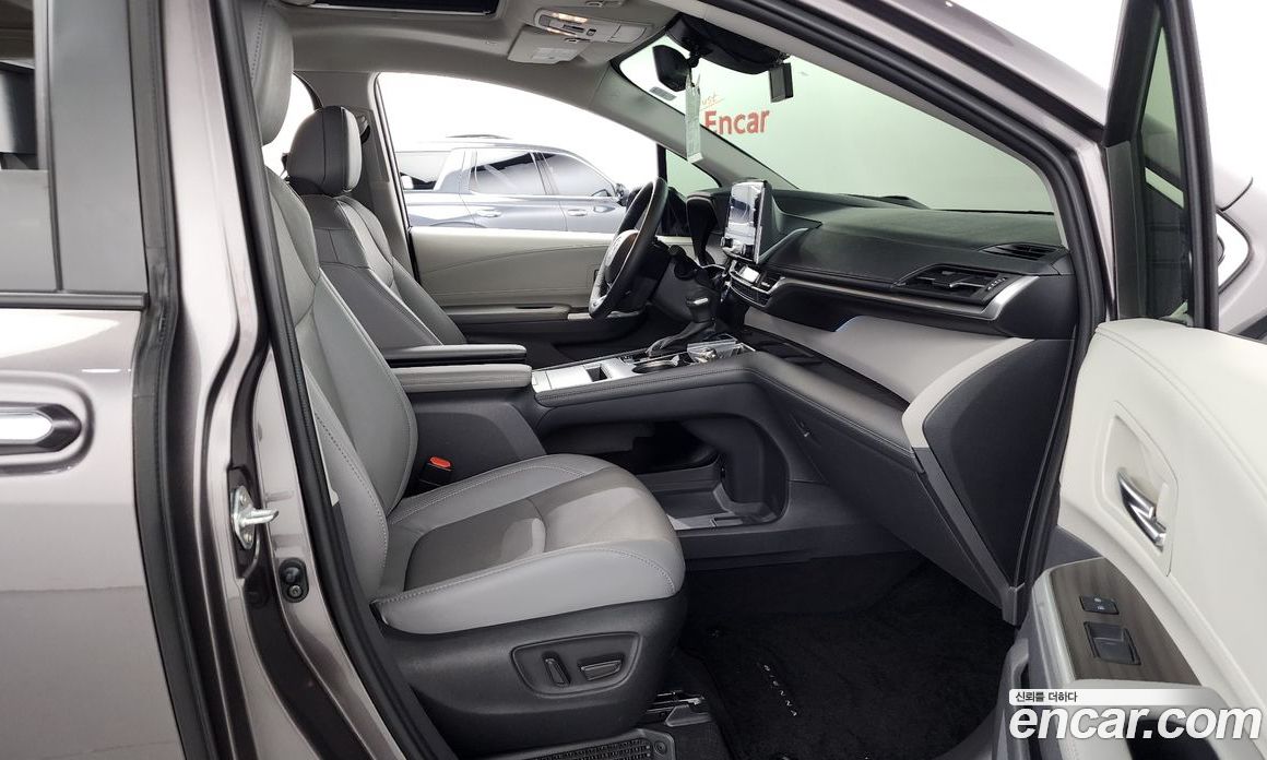 Toyota Sienna 2.5 Hybrid 2WD