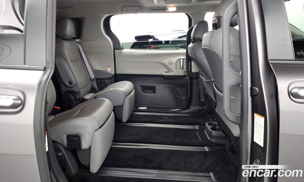 Toyota Sienna 2.5 Hybrid 2WD