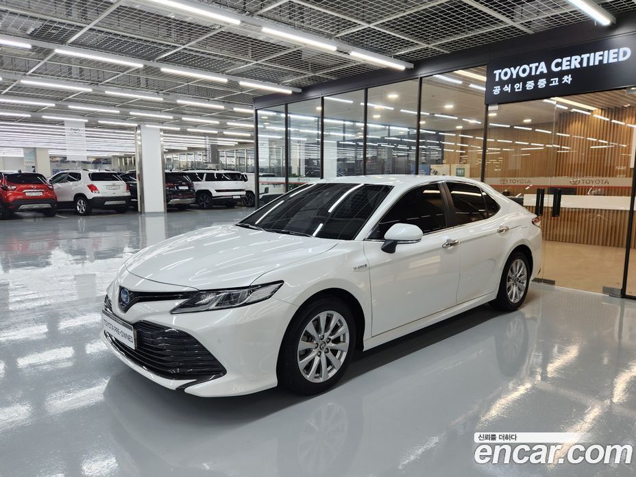 Toyota Camry 2.5 LE Hybrid