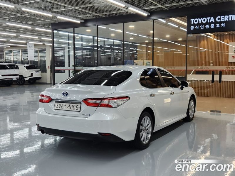 Toyota Camry 2.5 LE Hybrid