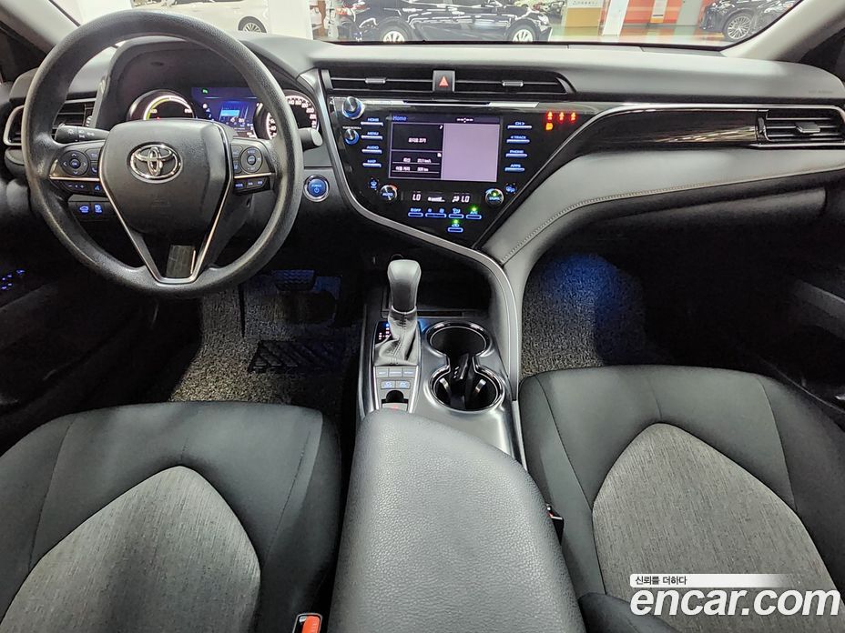 Toyota Camry 2.5 LE Hybrid