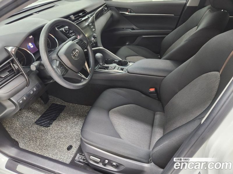 Toyota Camry 2.5 LE Hybrid