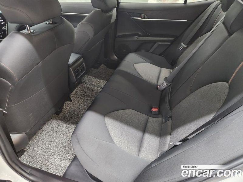 Toyota Camry 2.5 LE Hybrid